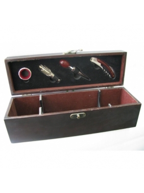 Medinė dėžutė vynui su įrankiais